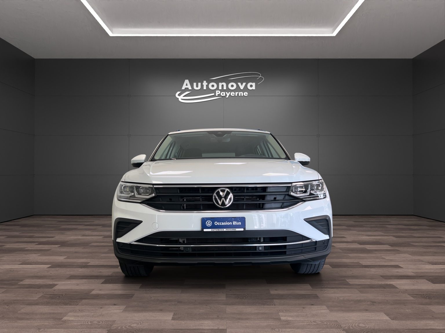 VW Tiguan Life, Benzina, Occasioni / Usate, Automatico - 2
