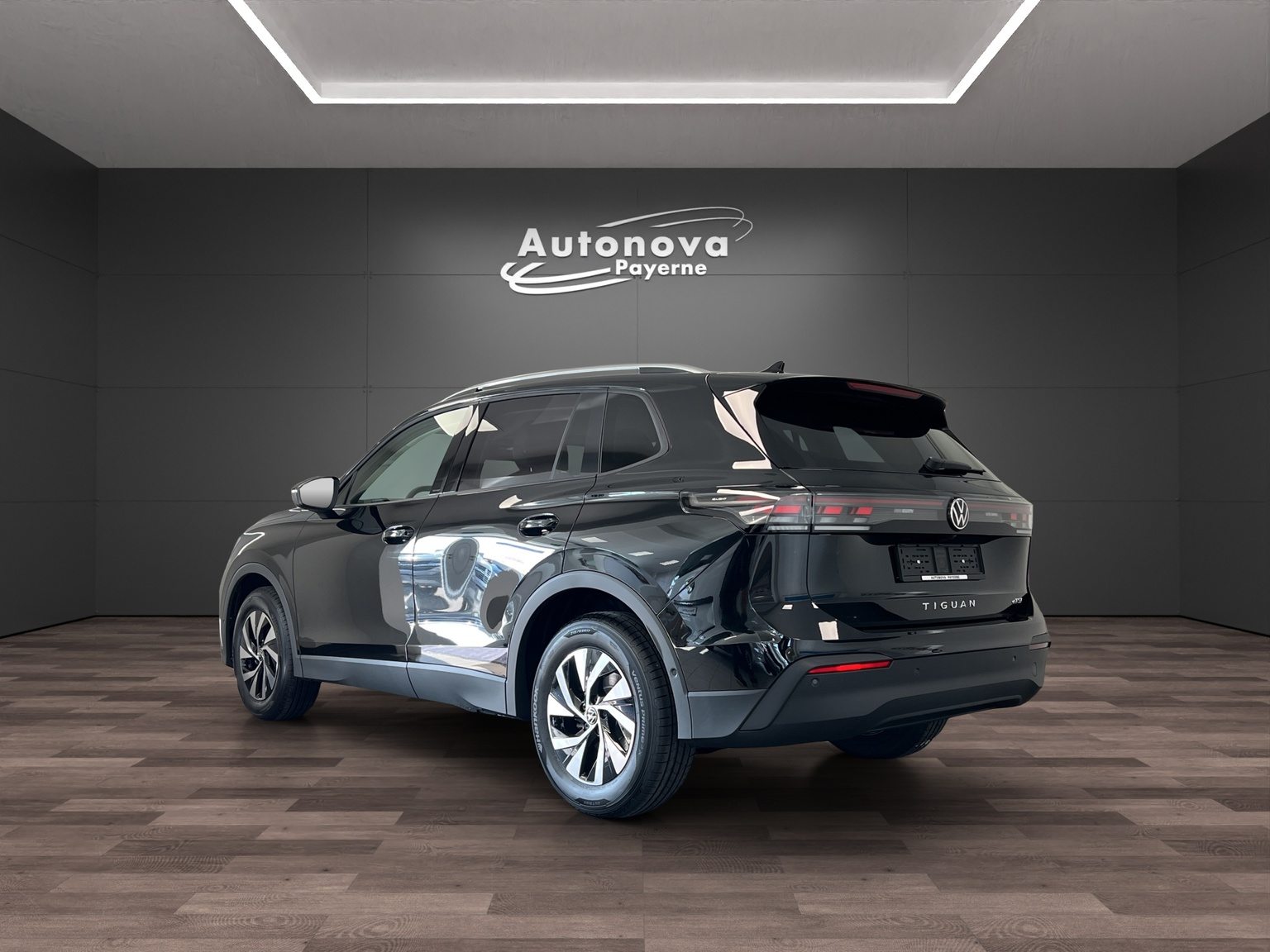 VW Tiguan UNITED, Benzin, Occasion / Gebraucht, Automatik - 4