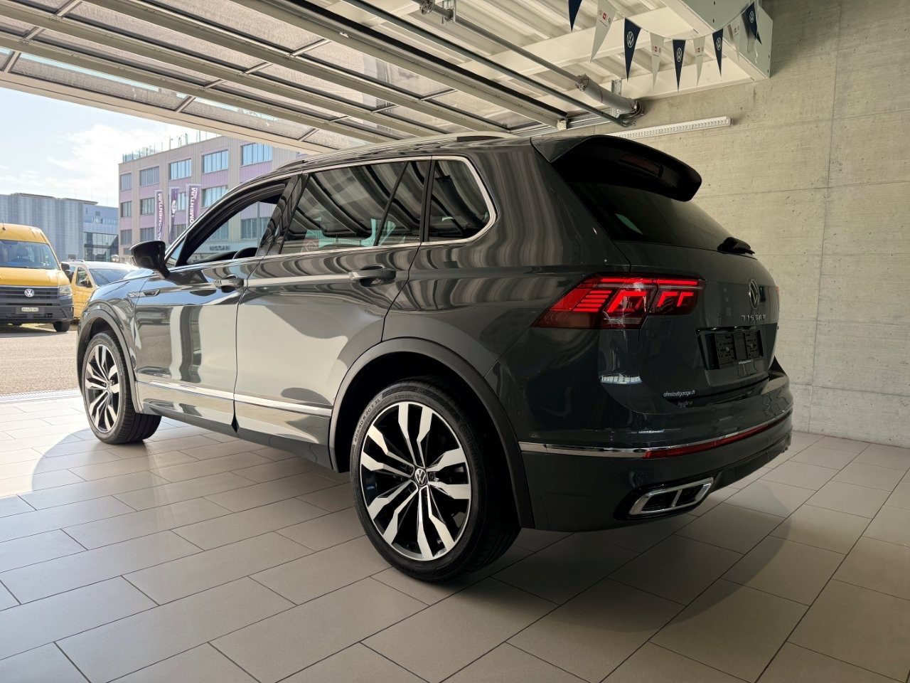 VW Tiguan R-Line, Essence, Occasion / Utilisé, Automatique - 3
