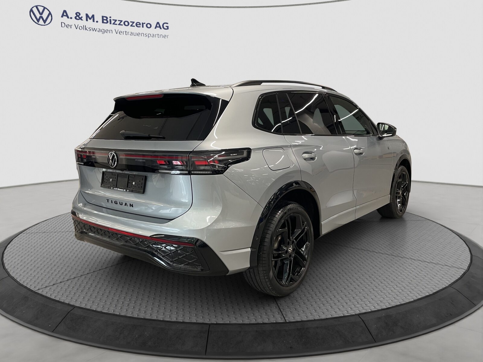 VW Tiguan R-Line UNITED, Diesel, Occasion / Utilisé, Automatique - 5