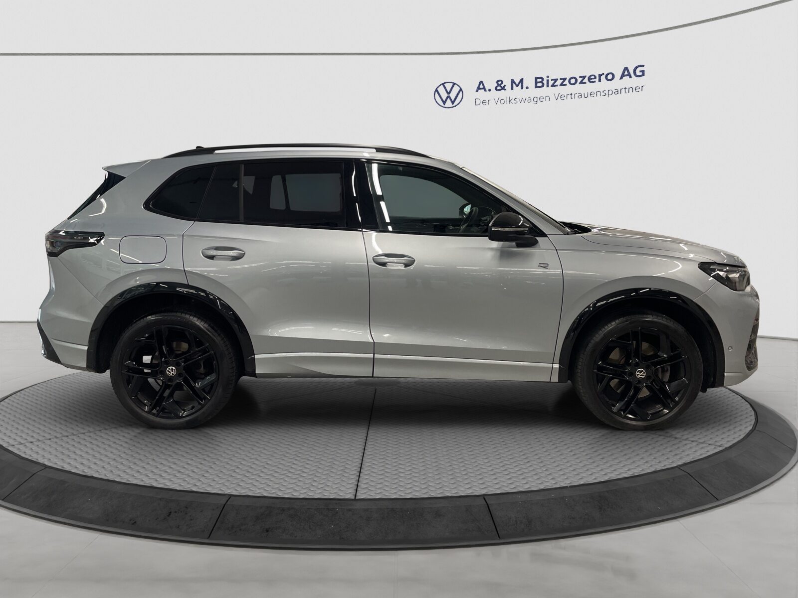 VW Tiguan R-Line UNITED, Diesel, Occasion / Utilisé, Automatique - 6