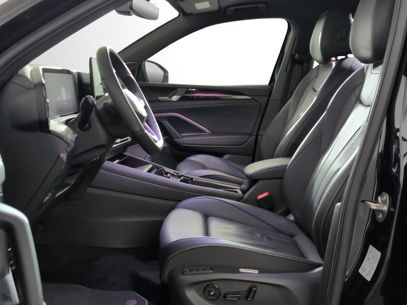 VW Tiguan R-Line UNITED, Essence, Occasion / Utilisé, Automatique - 6
