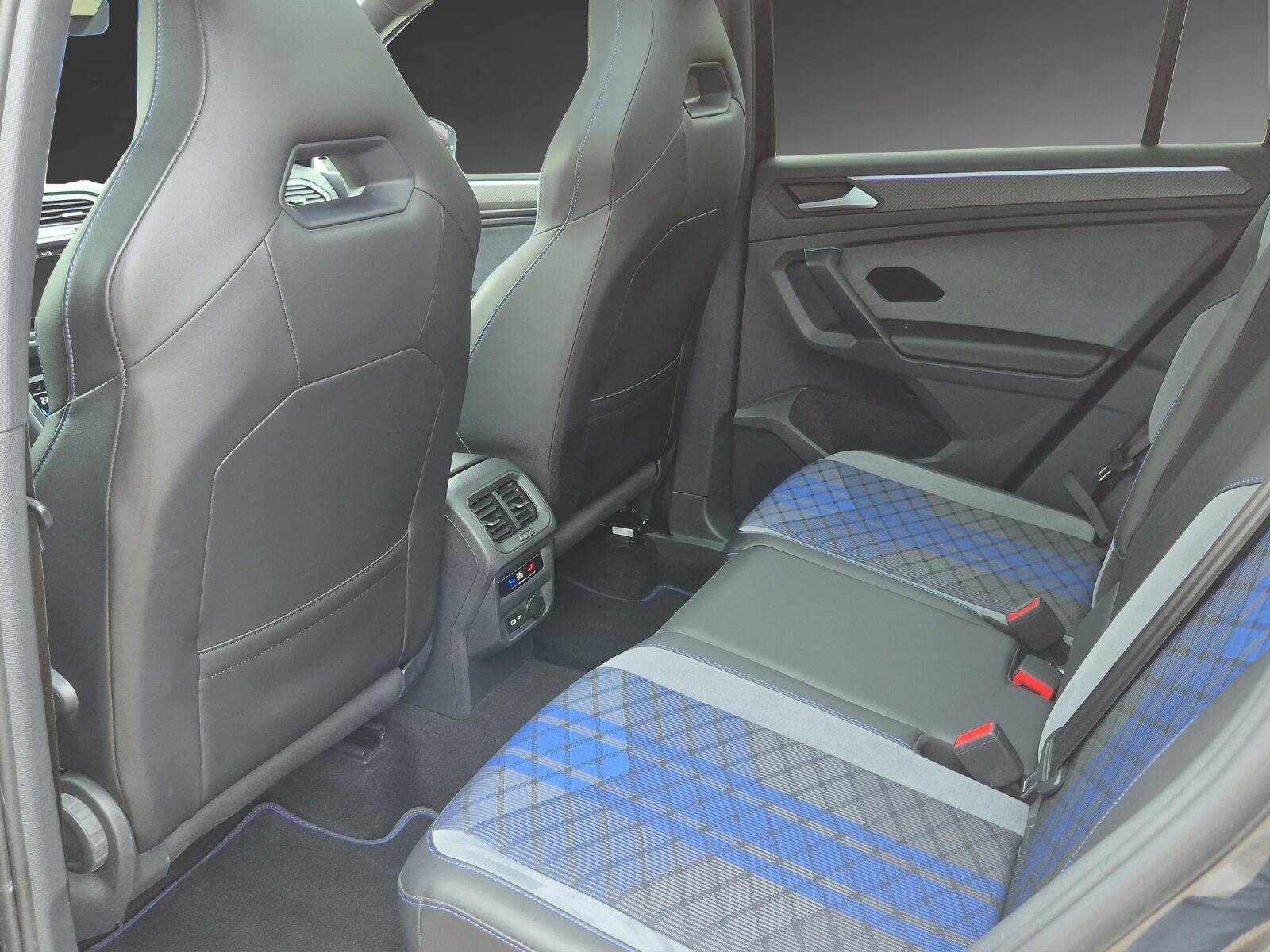 VW Tiguan R, Essence, Occasion / Utilisé, Automatique - 7