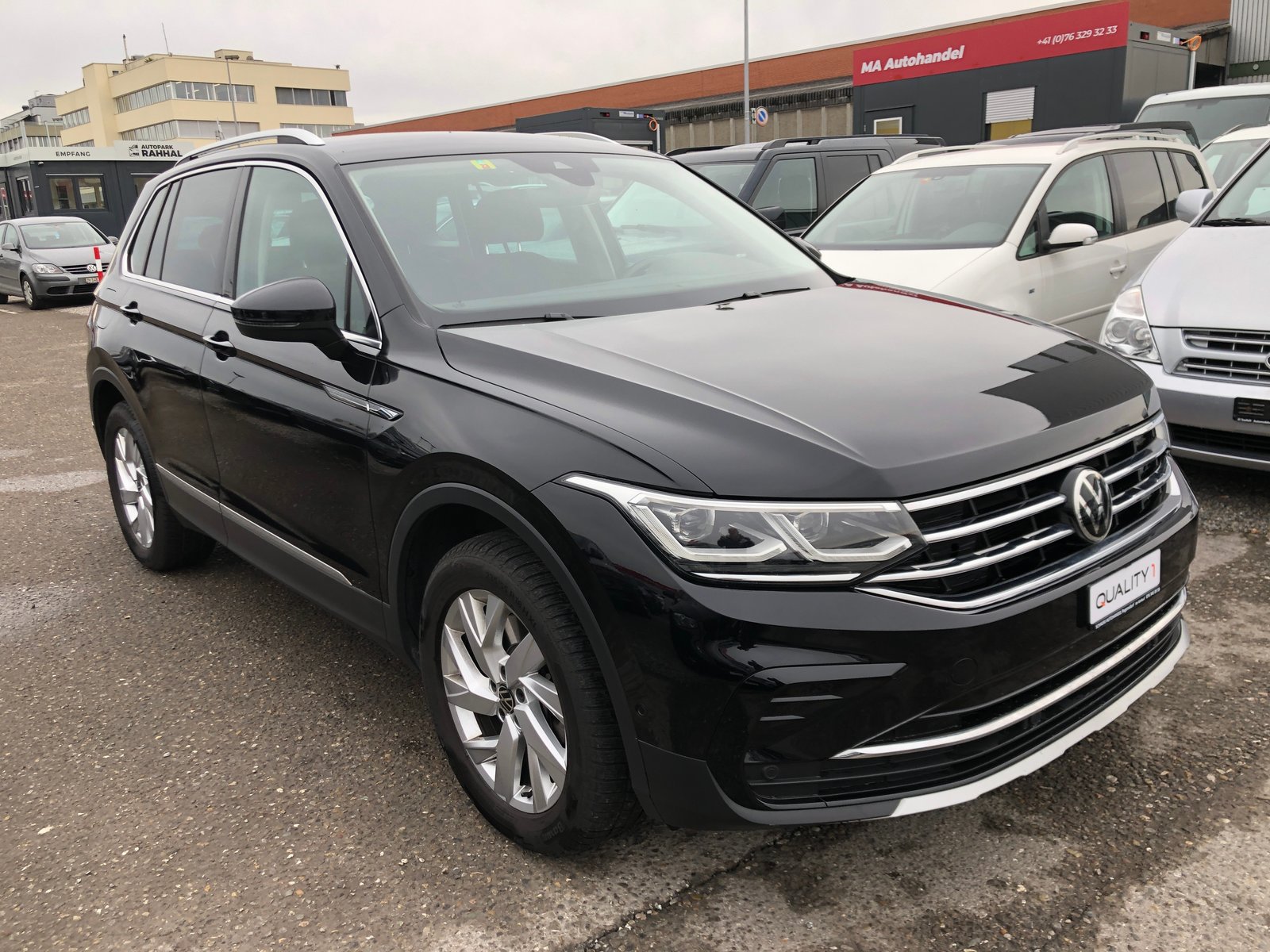 VW Tiguan 2.0 TDI SCR Elegance 4Motion DSG, Diesel, Second hand / Used, Automatic - 3