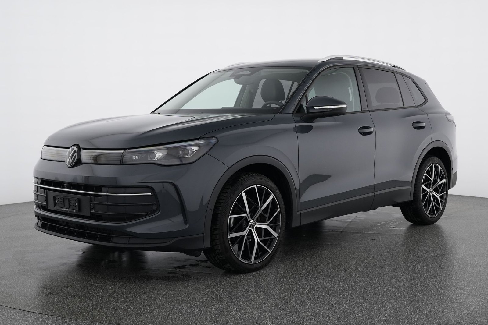 VW Tiguan 1.5 TSI Life DSG, Mild-Hybrid Petrol/Electric, Second hand / Used, Automatic - 2