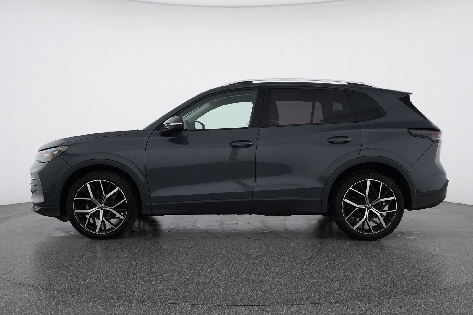 VW Tiguan 1.5 TSI Life DSG, Mild-Hybrid Petrol/Electric, Second hand / Used, Automatic - 3