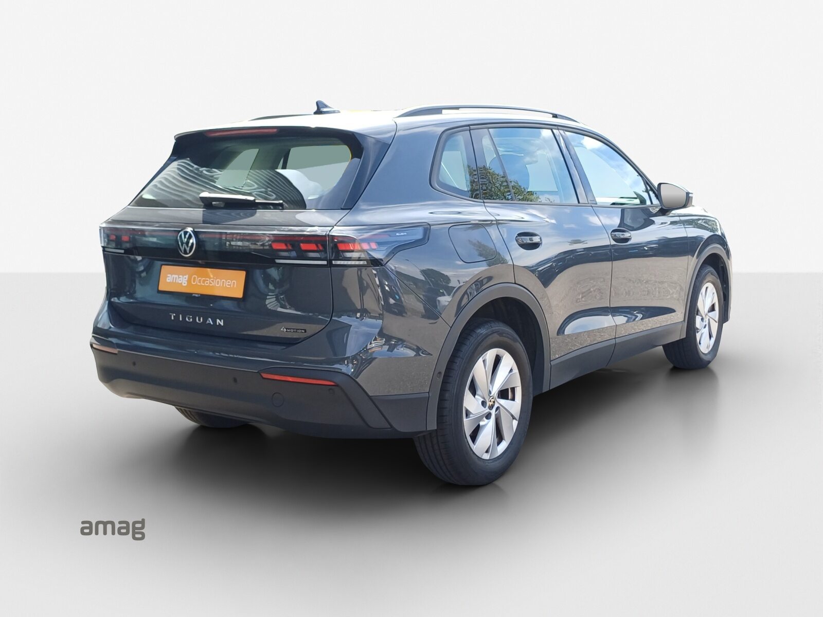 VW Tiguan Life, Petrol, Second hand / Used, Automatic - 5