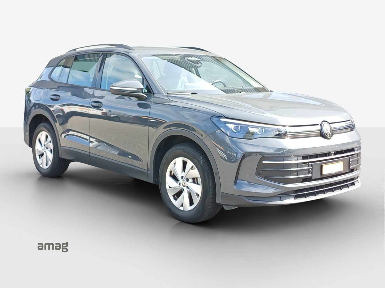 VW Tiguan Life, Petrol, Second hand / Used, Automatic - 6