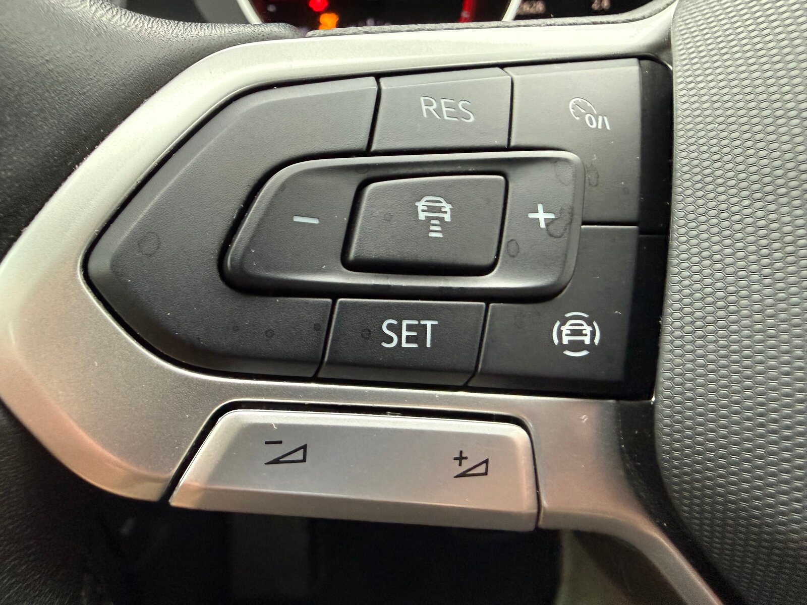 VW Tiguan 2.0 TDI SCR Life 4Motion DSG 4x4, Diesel, Occasion / Gebraucht, Automatik - 7