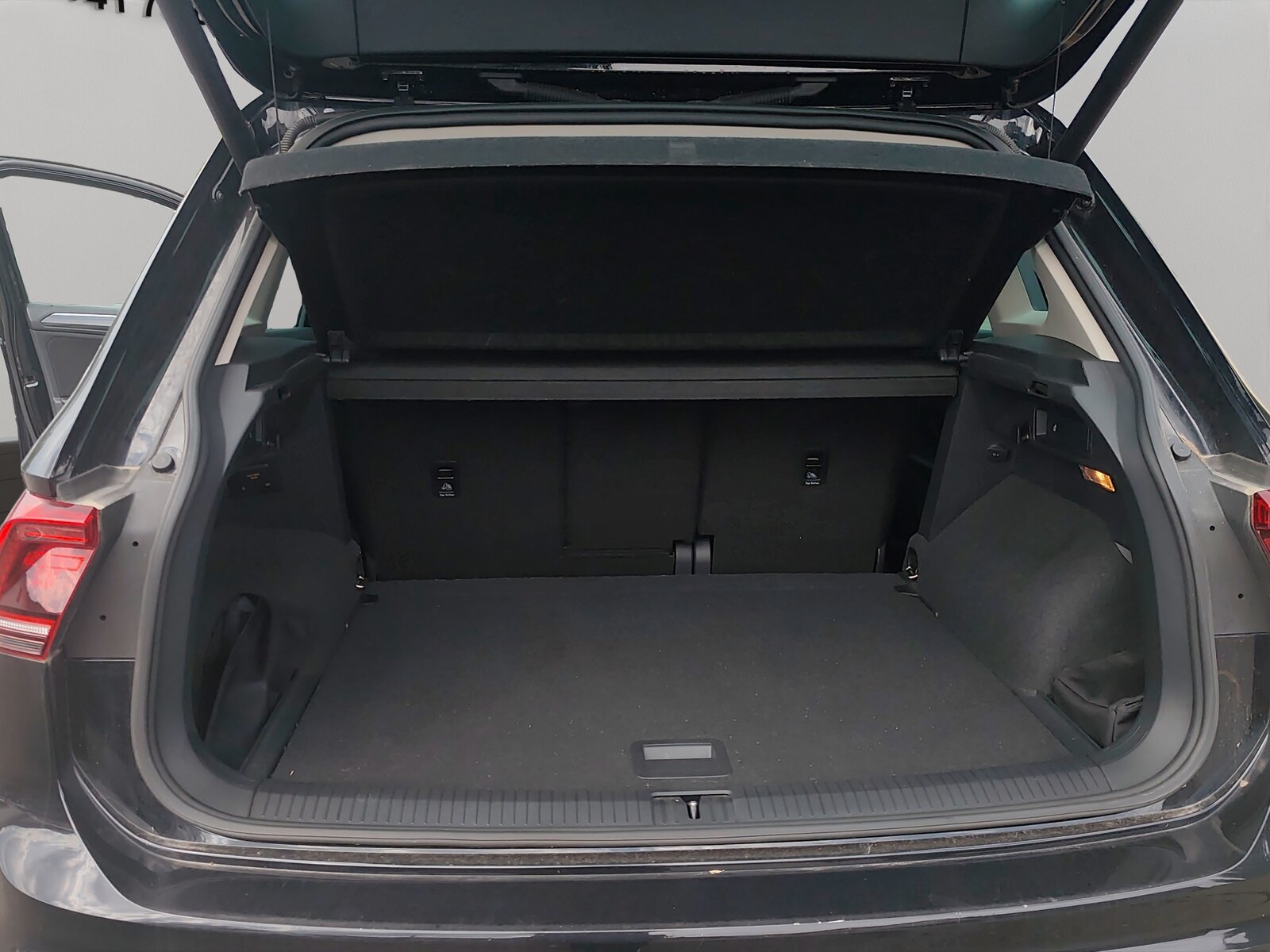 VW Tiguan Geländewagen Diesel 2.0 TDI SCR Highline DSG, Diesel, Occasion / Gebraucht, Automatik - 7