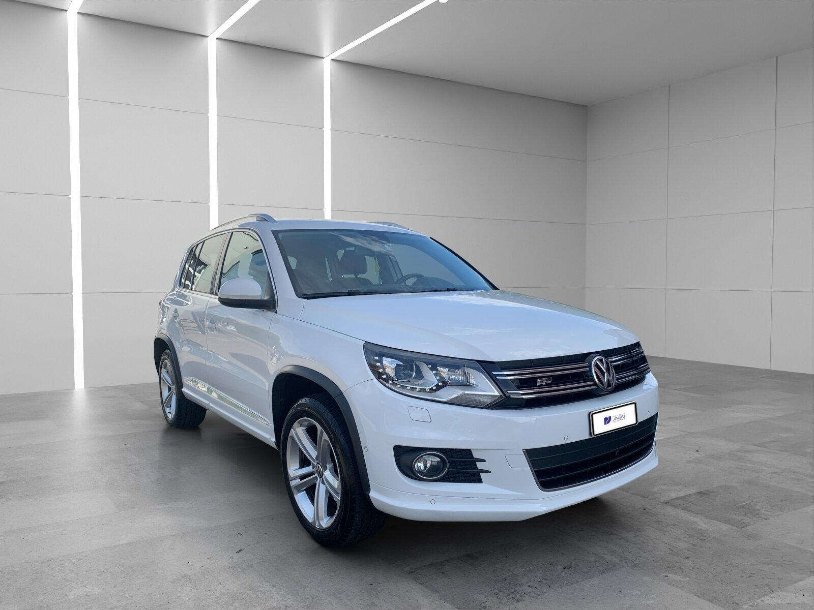 VW Tiguan 1.4 TSI R-Line Design 4Motion, Petrol, Second hand / Used, Manual - 2