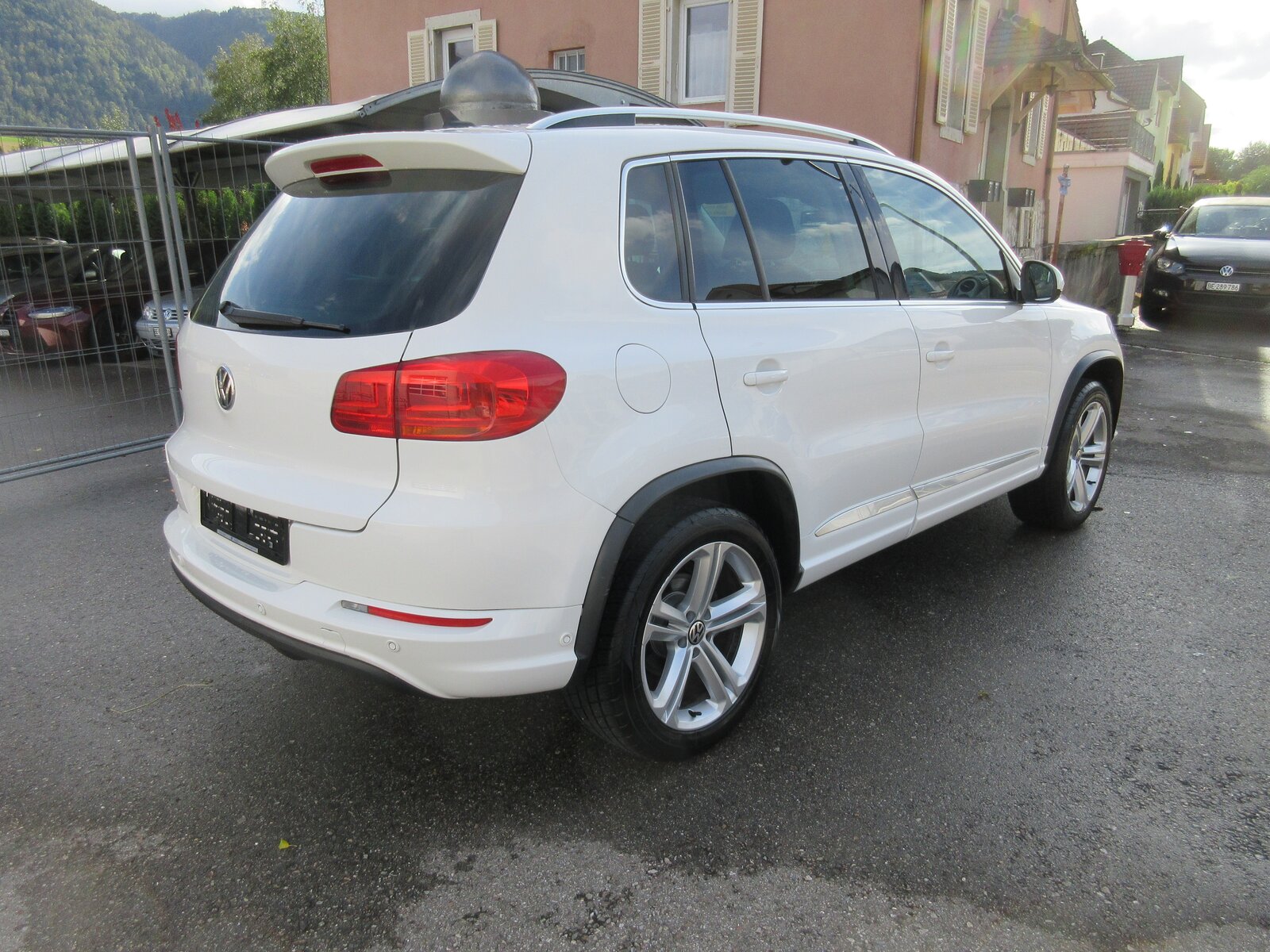 VW Tiguan 1.4 TSI R-Line Design 4Motion, Petrol, Second hand / Used, Manual - 3