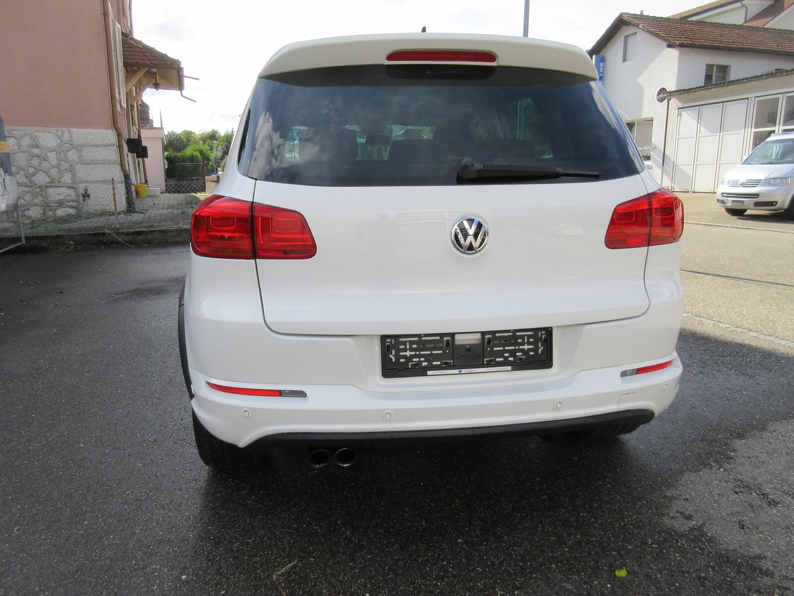 VW Tiguan 1.4 TSI R-Line Design 4Motion, Petrol, Second hand / Used, Manual - 4