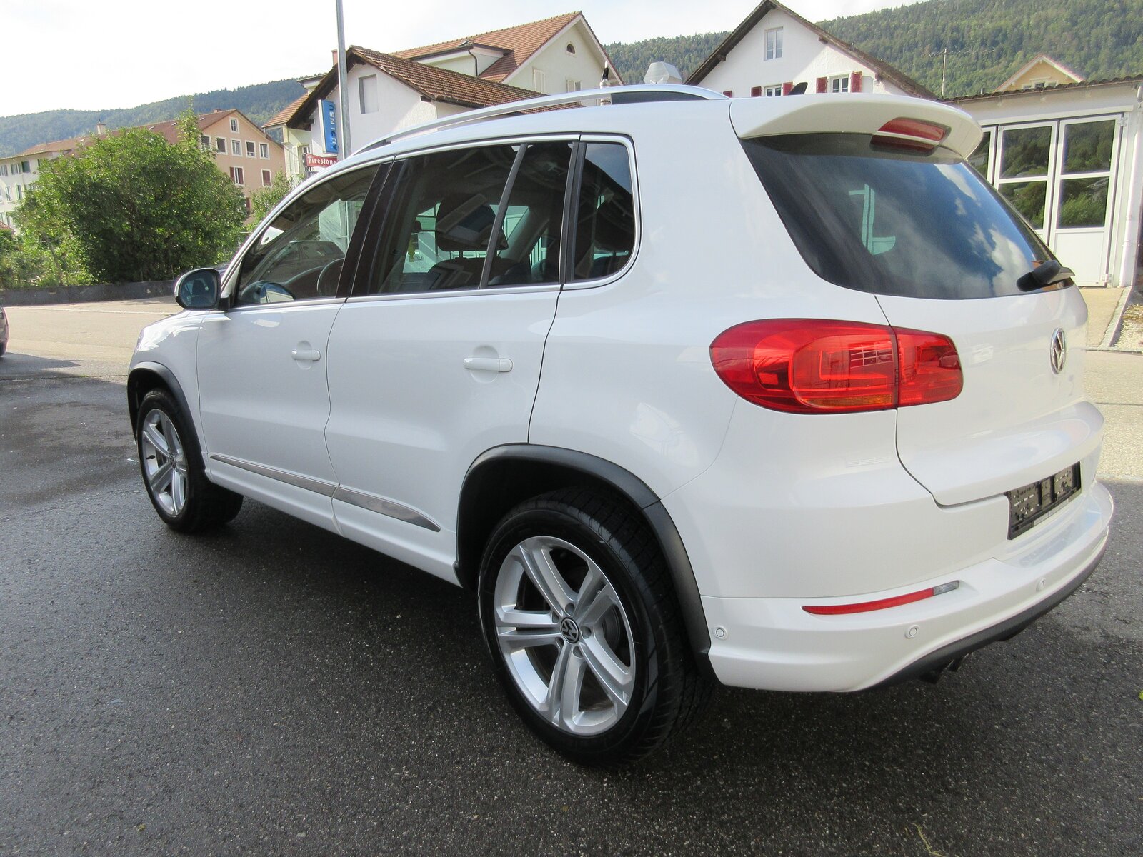 VW Tiguan 1.4 TSI R-Line Design 4Motion, Petrol, Second hand / Used, Manual - 5