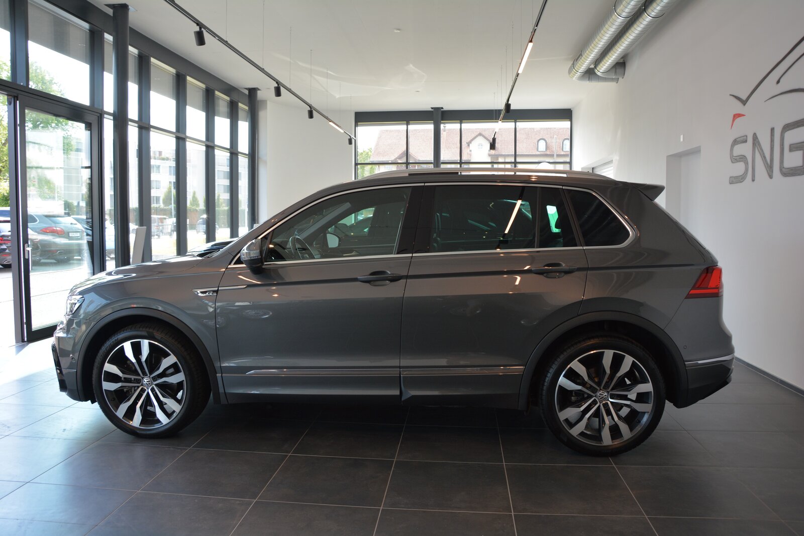 VW Tiguan 2.0 TDI SCR Highline 4Motion DSG R-Line, Diesel, Occasion / Gebraucht, Automatik - 4