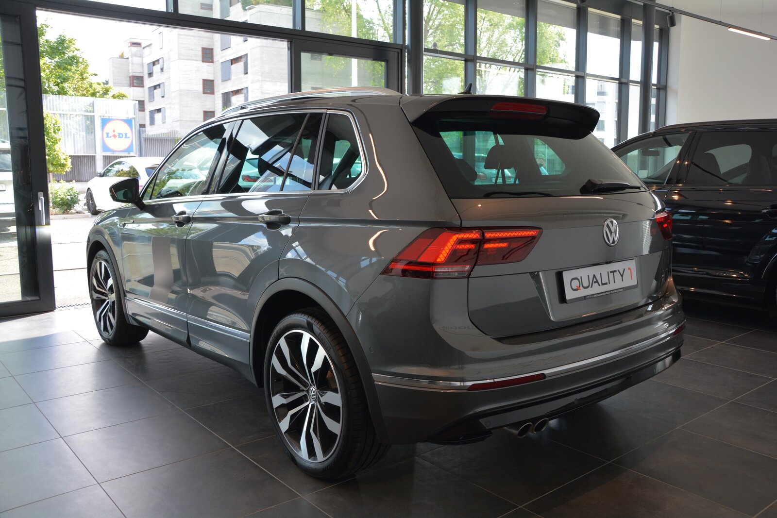 VW Tiguan 2.0 TDI SCR Highline 4Motion DSG R-Line, Diesel, Occasion / Gebraucht, Automatik - 5