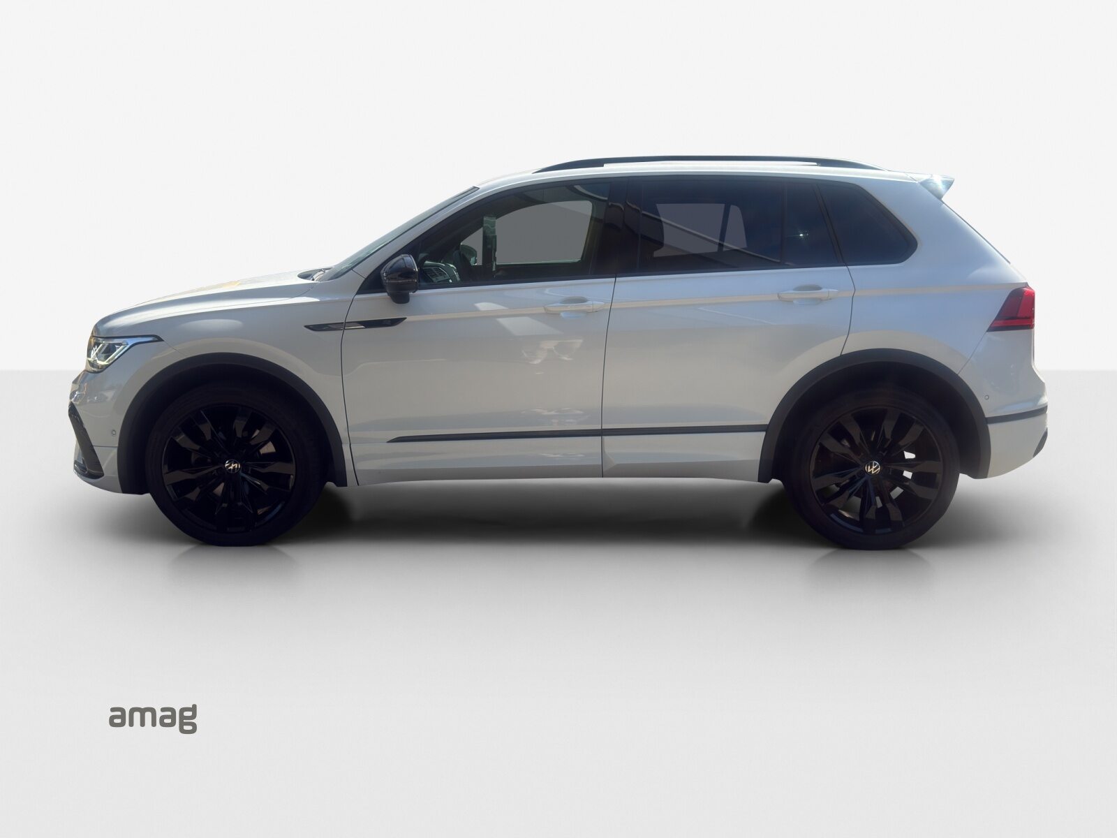 VW Tiguan R-Line, Petrol, Second hand / Used, Automatic - 2