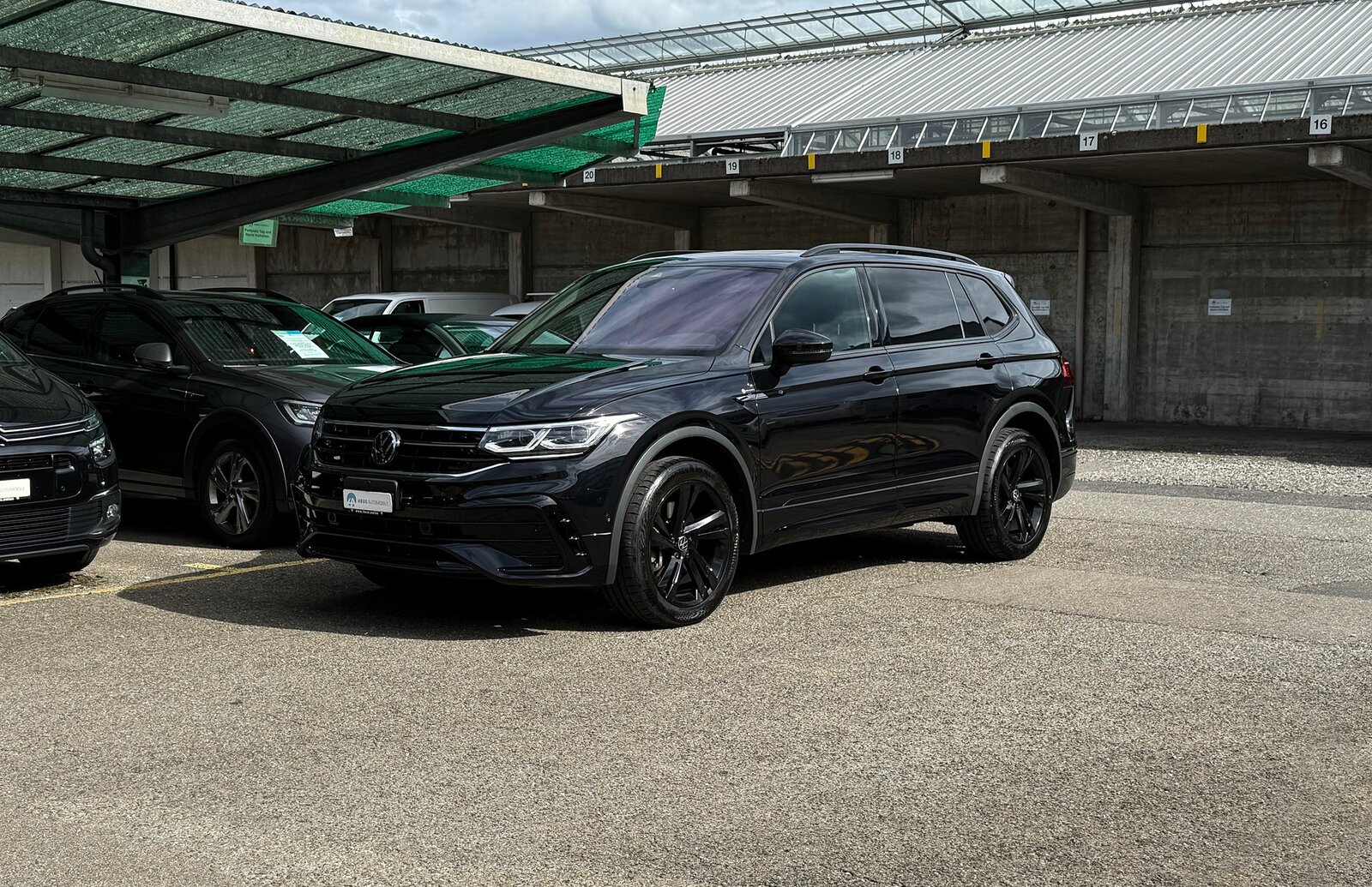 VW Tiguan Allspace 2.0TSI R-Line Black Style 4Motion DSG Sta