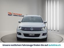 VW Tiguan 2.0 TDI BMT R-Line Design 4Motion, Diesel, Second hand / Used, Manual - 2