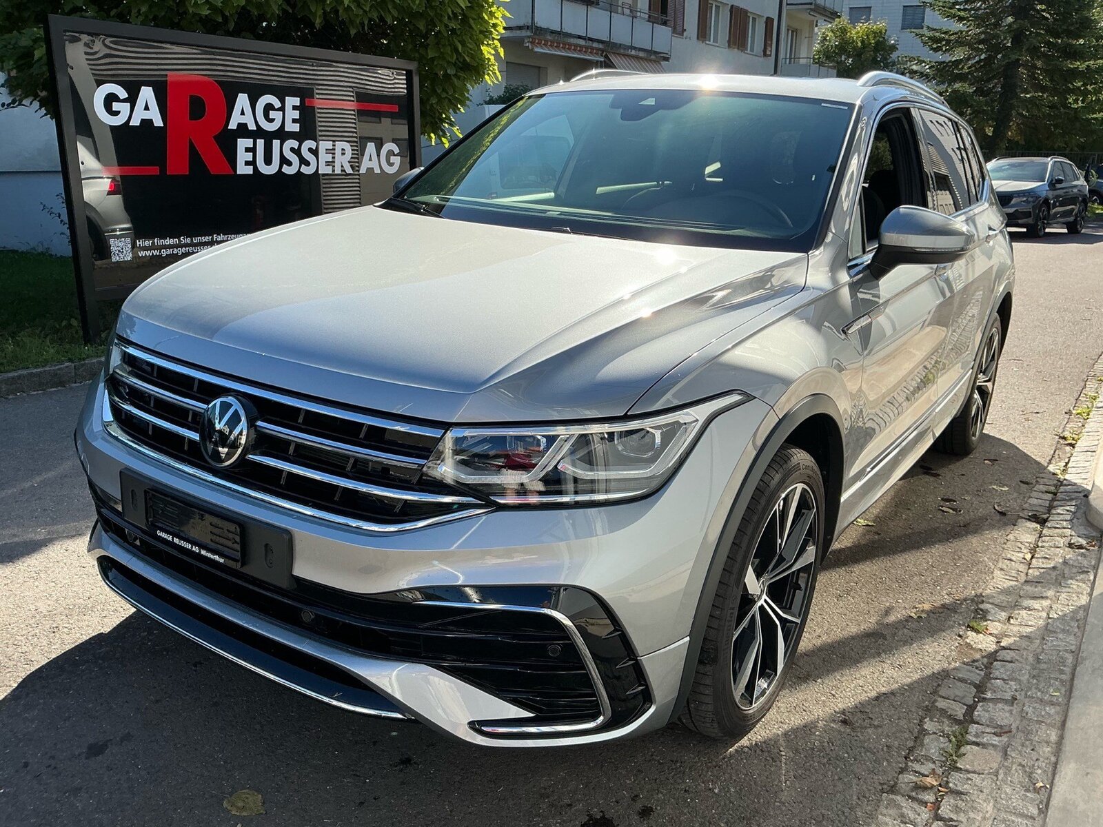 VW Tiguan Allspace R-Line 4Motion *** PANORAMADACH ANHÄNGE