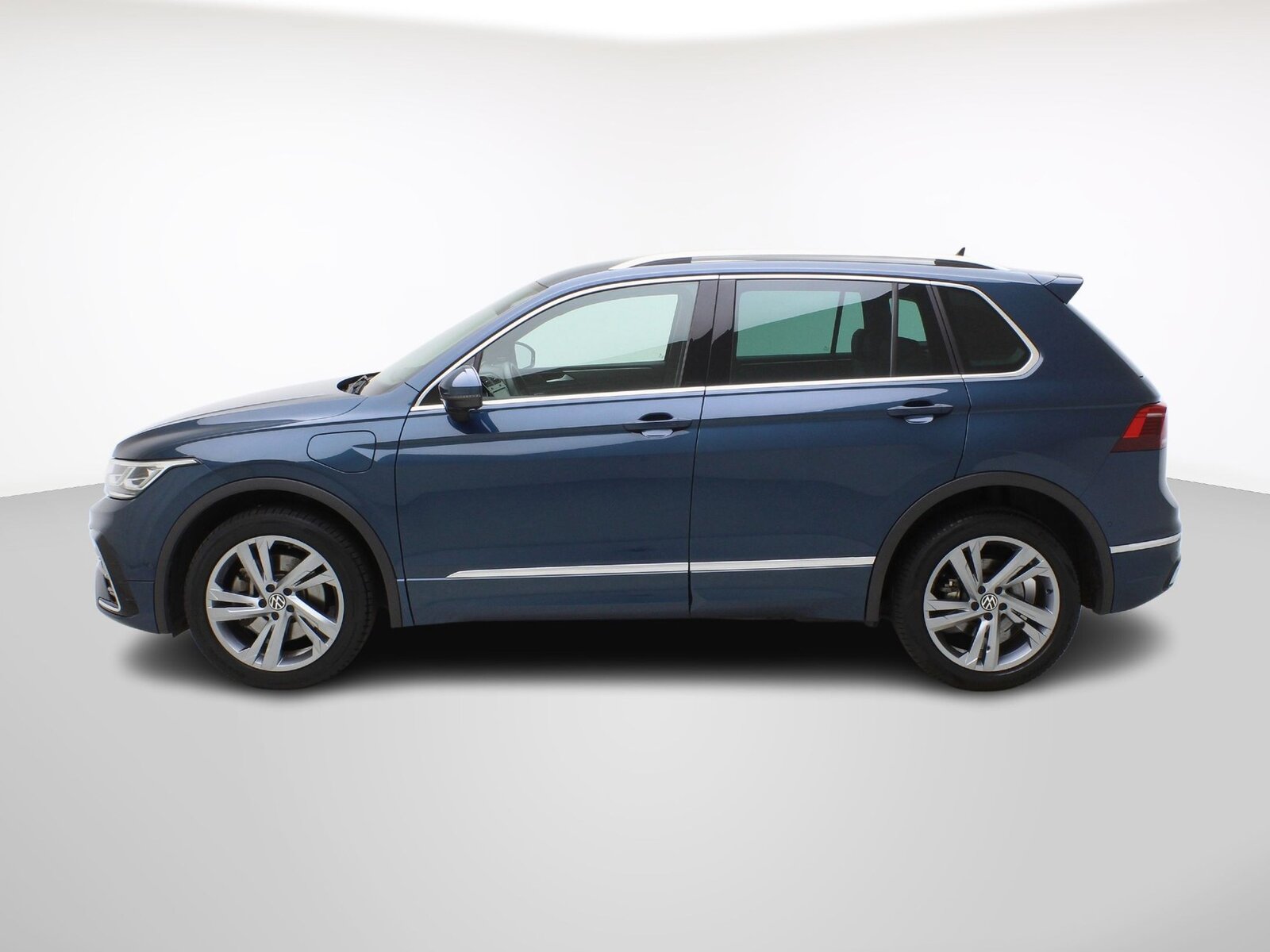 VW Tiguan 1.4 TSI DSG PHEV R-Line 2WD, Plug-in-Hybrid Benzin/Elektro, Occasion / Gebraucht, Automatik - 3