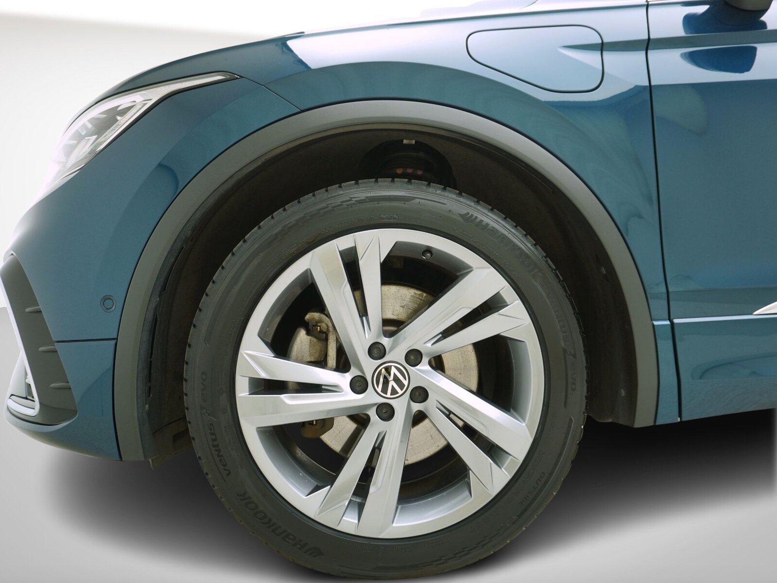 VW Tiguan 1.4 TSI DSG PHEV R-Line 2WD, Plug-in-Hybrid Benzin/Elektro, Occasion / Gebraucht, Automatik - 7