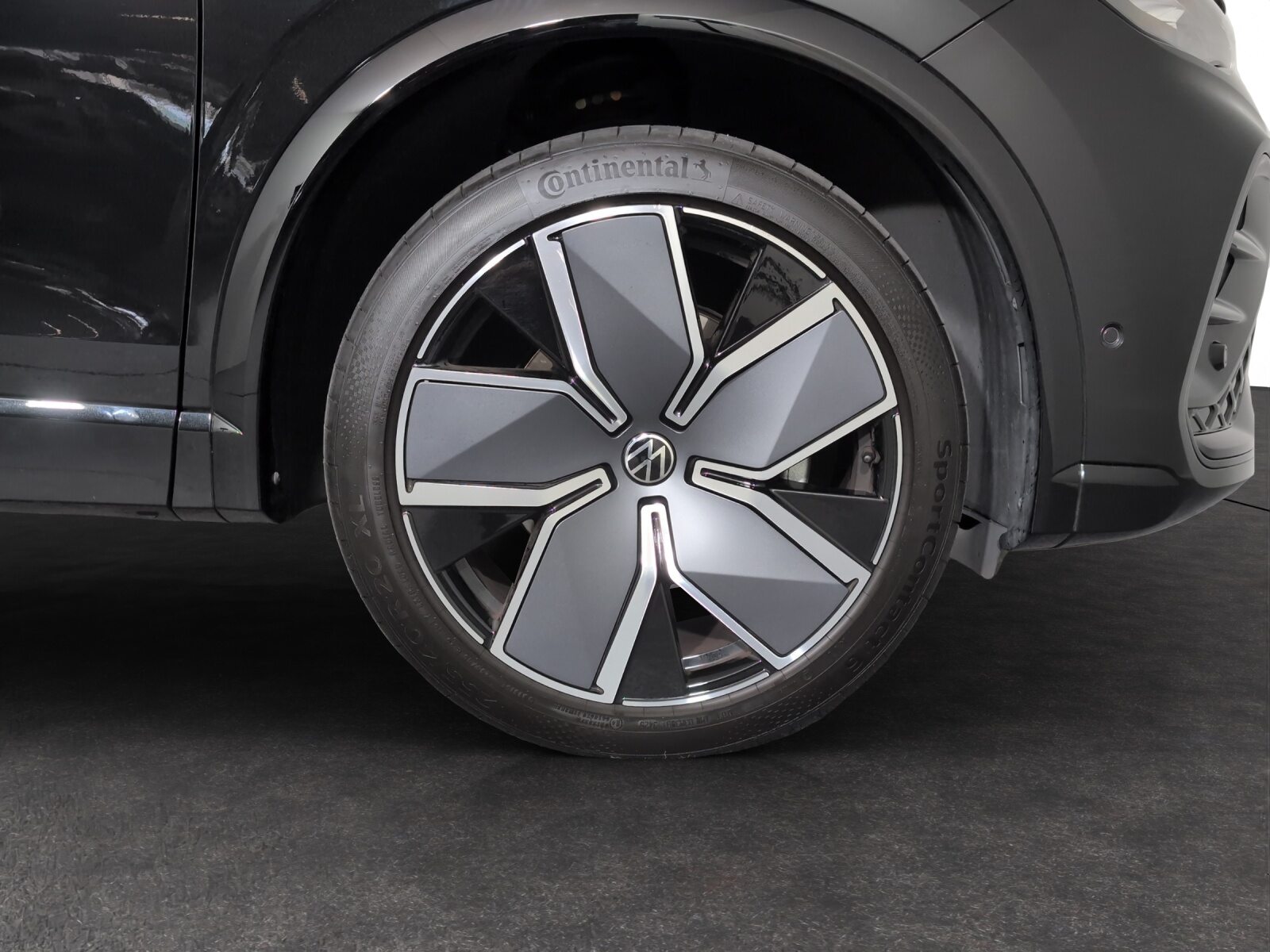VW Tiguan R-Line UNITED, Benzin, Occasion / Gebraucht, Automatik - 5