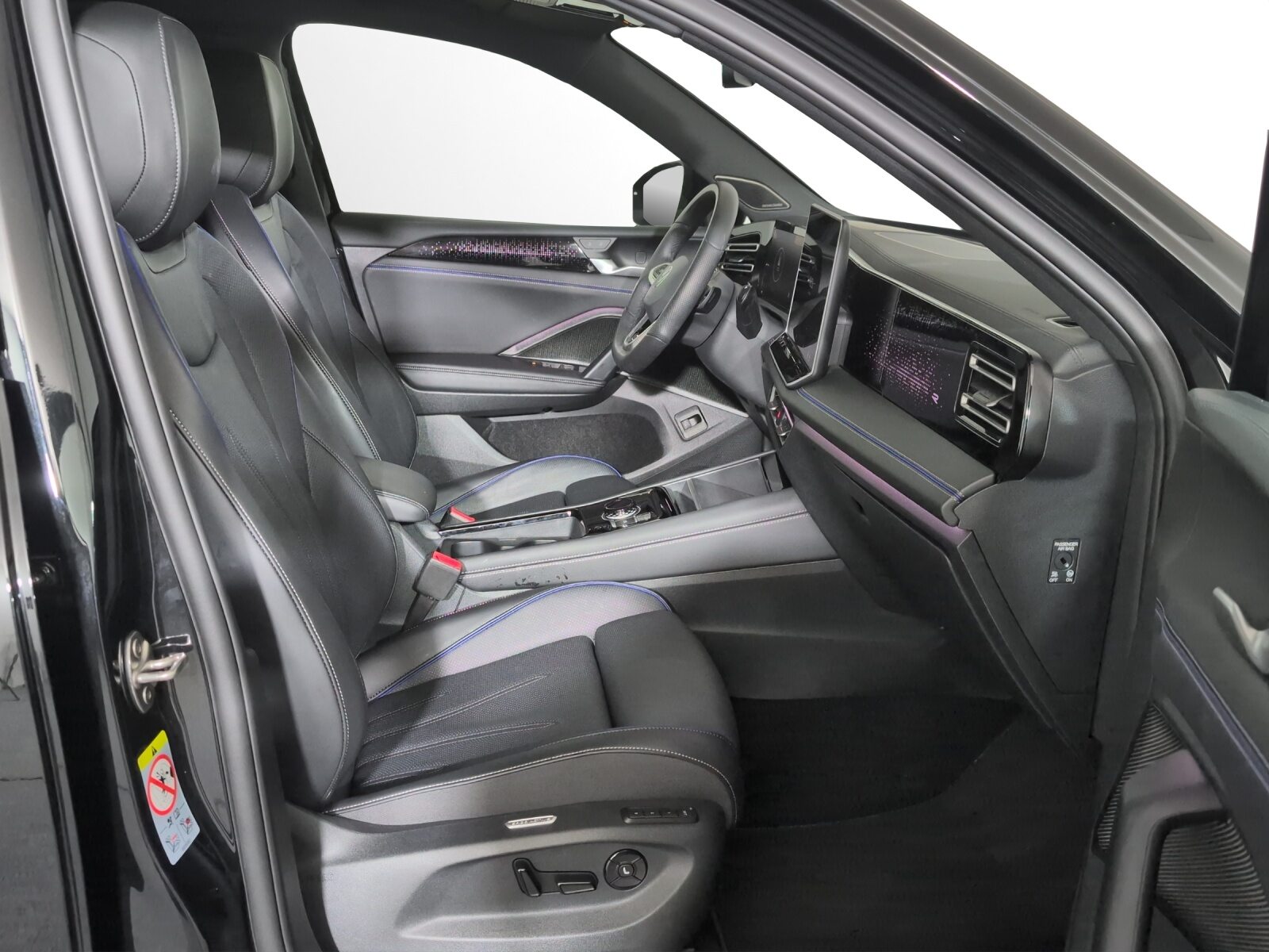 VW Tiguan R-Line UNITED, Benzin, Occasion / Gebraucht, Automatik - 7