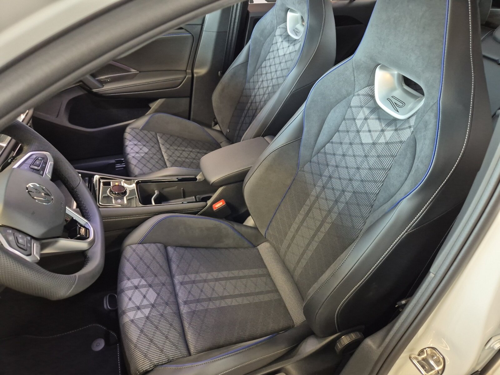 VW Tiguan 2.0 TSI DSG R-Line 4Motion, Essence, Occasion / Utilisé, Automatique - 6