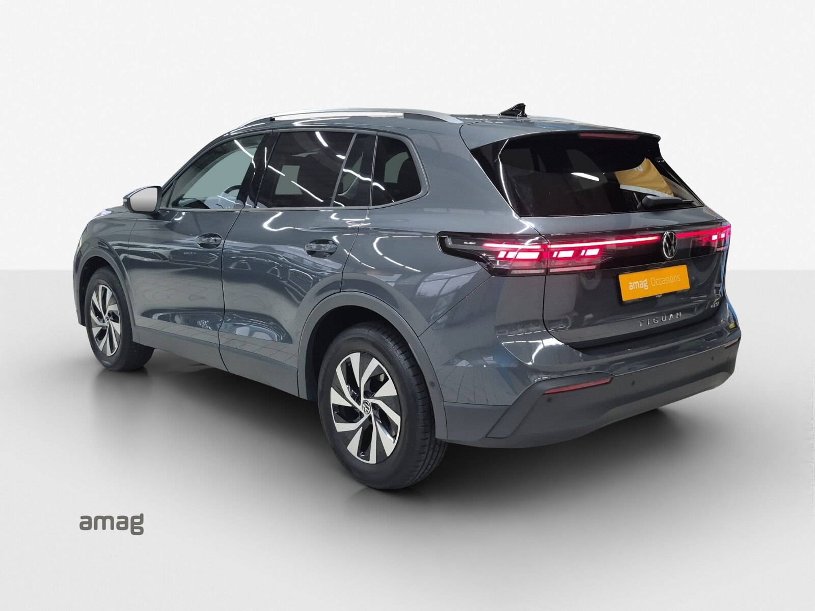 VW Tiguan UNITED, Essence, Occasion / Utilisé, Automatique - 3