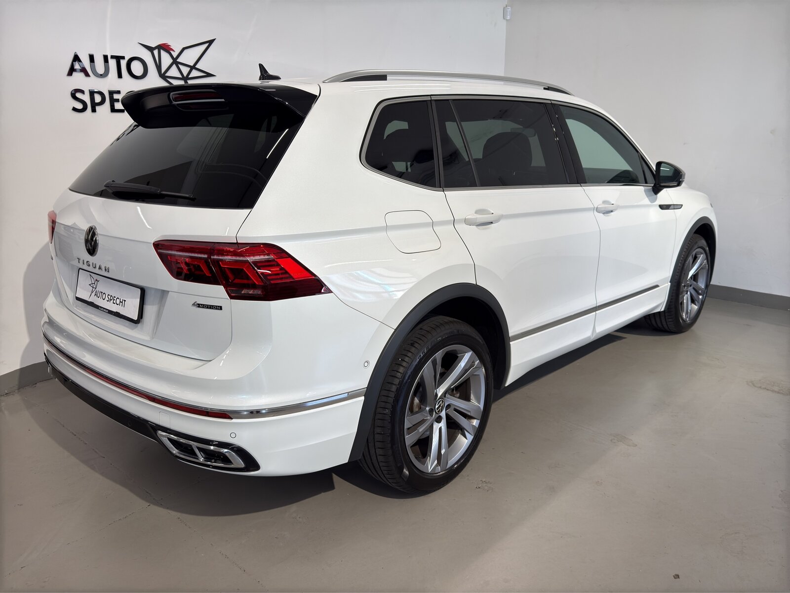 VW Tiguan Allspace 2.0TSI R-Line 4Motion DSG, Benzin, Occasion / Gebraucht, Automatik - 4