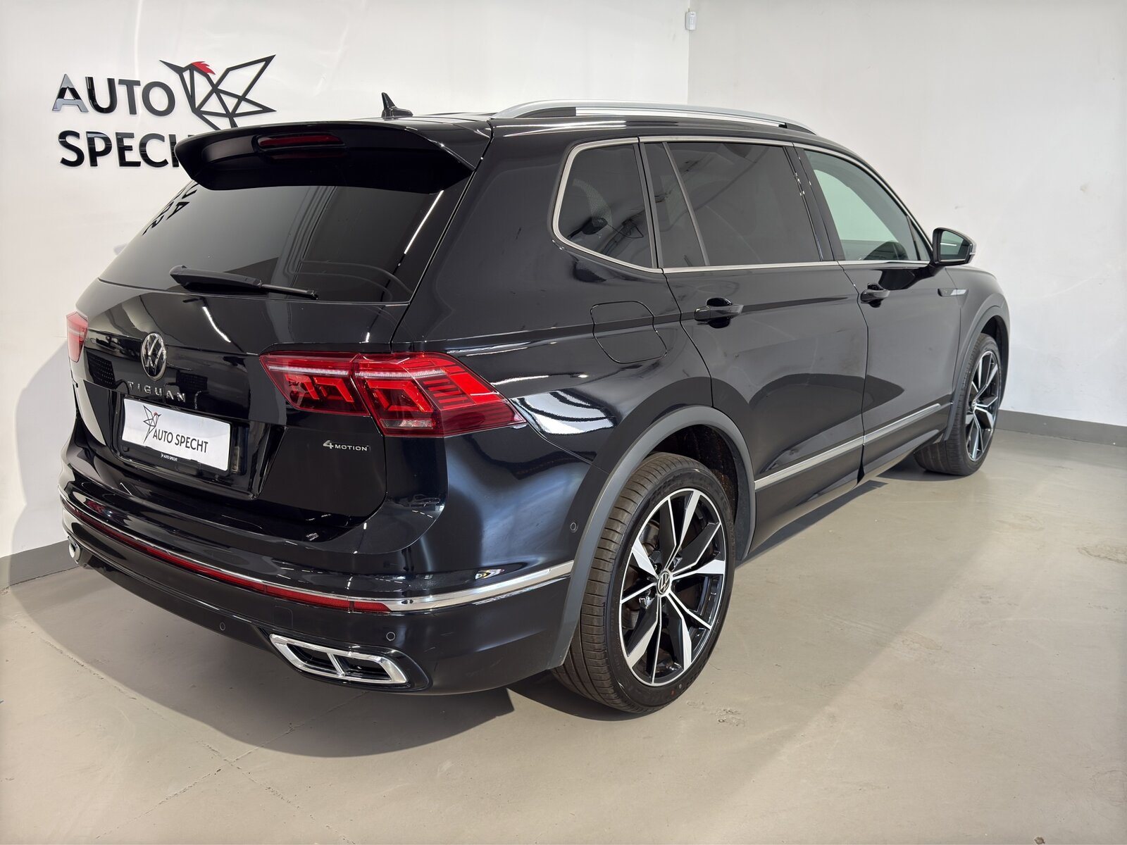 VW Tiguan Allspace 2.0TSI R-Line 4Motion DSG, Benzin, Occasion / Gebraucht, Automatik - 4