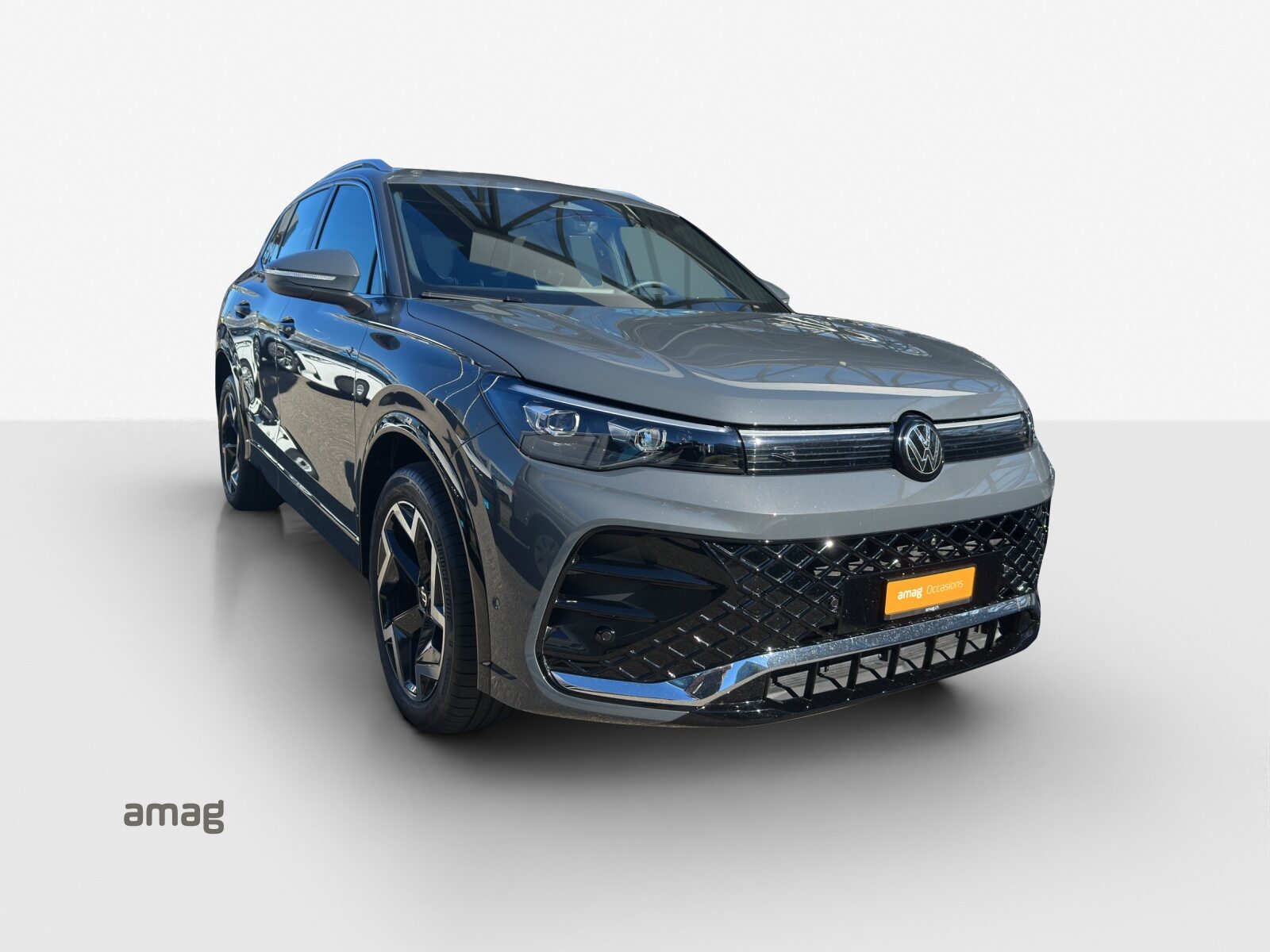 VW Tiguan R-Line, Benzin, Occasion / Gebraucht, Automatik - 6