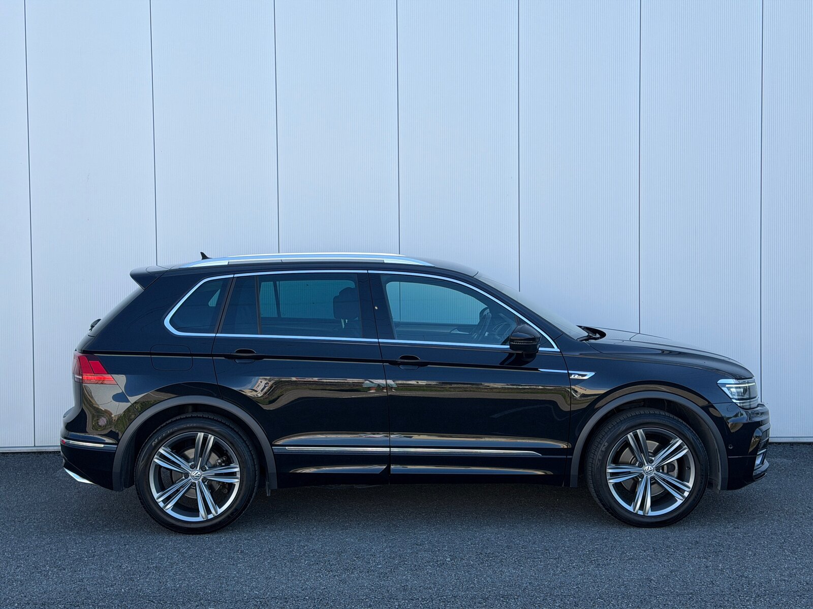 VW Tiguan 2.0TSI Highline R-Line 4Motion DSG *CH-Fahrzeug*, Benzina, Occasioni / Usate, Automatico - 3