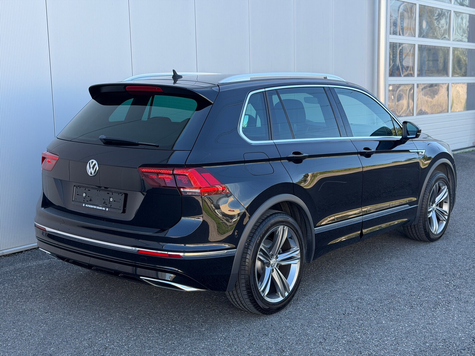 VW Tiguan 2.0TSI Highline R-Line 4Motion DSG *CH-Fahrzeug*, Benzina, Occasioni / Usate, Automatico - 4