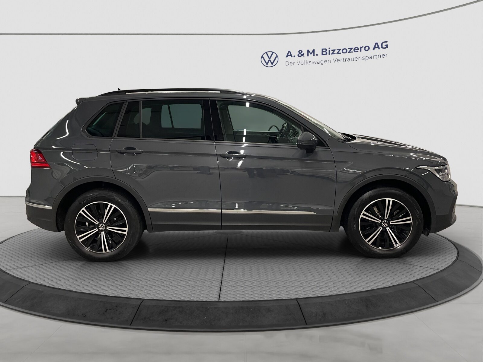 VW Tiguan Life, Essence, Occasion / Utilisé, Automatique - 6