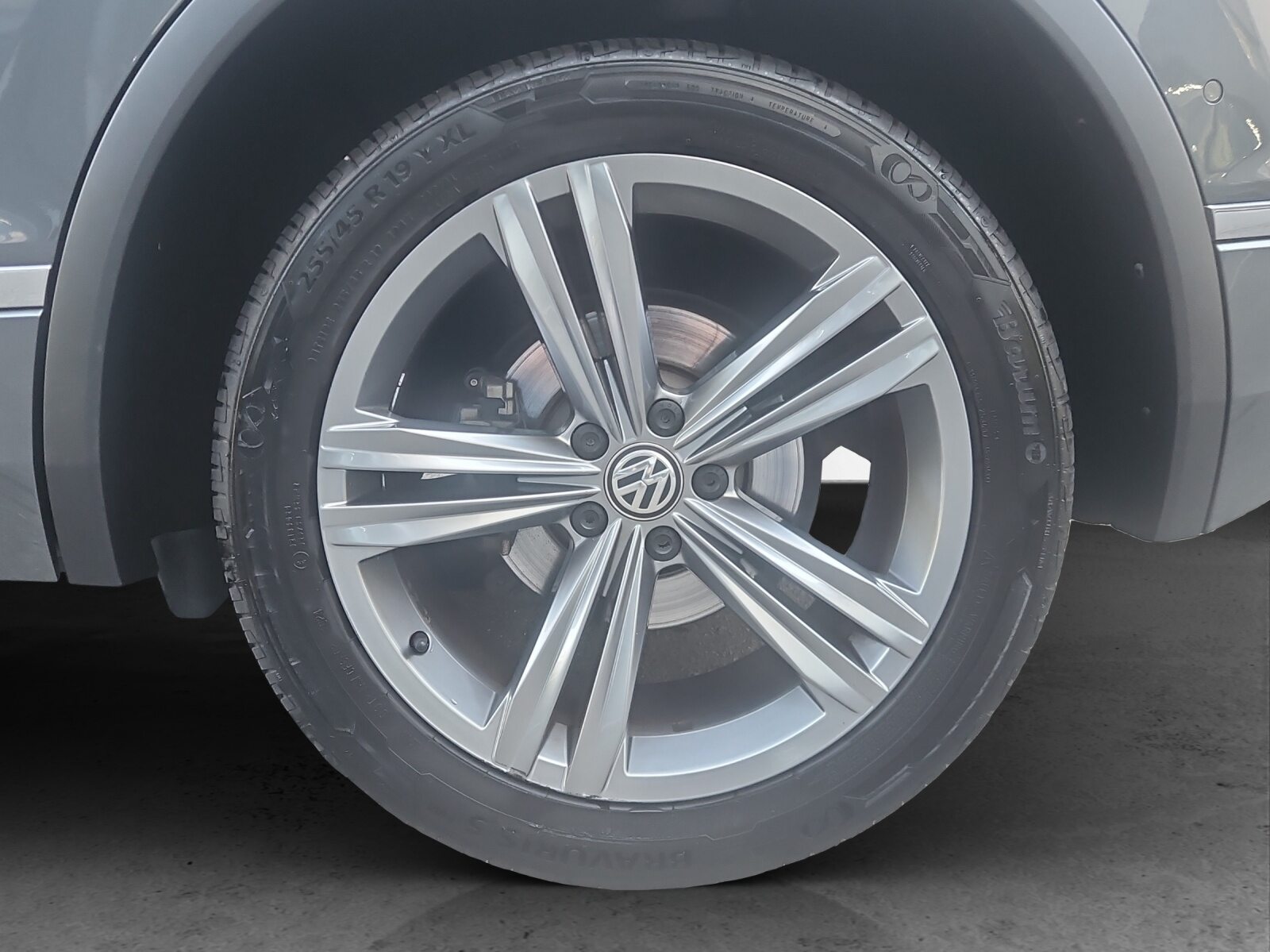 VW Tiguan Highline, Essence, Occasion / Utilisé, Automatique - 6