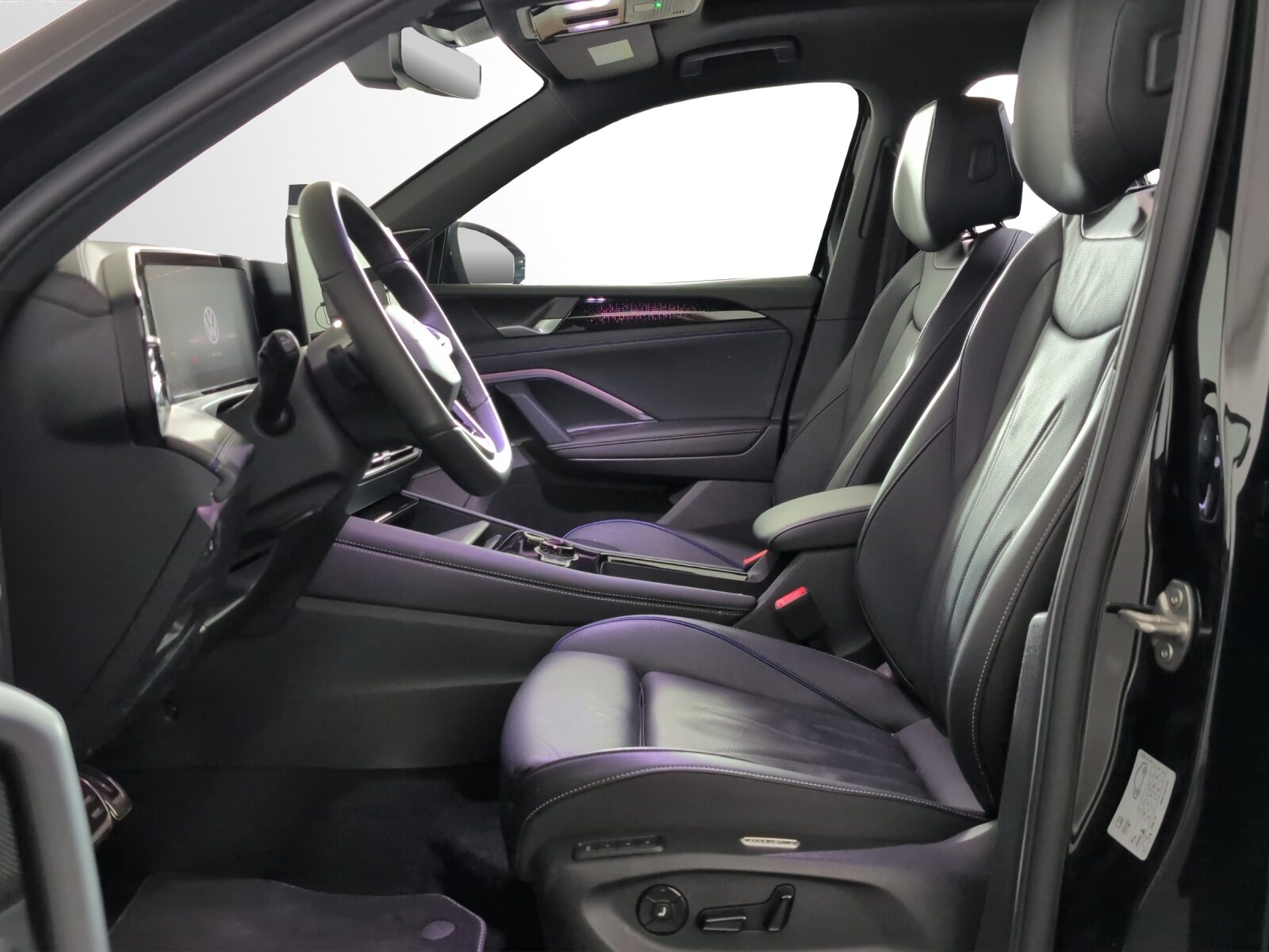 VW Tiguan R-Line UNITED, Essence, Occasion / Utilisé, Automatique - 6