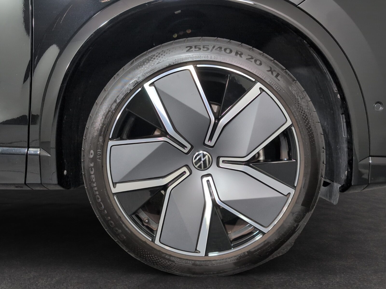 VW Tiguan R-Line UNITED, Essence, Occasion / Utilisé, Automatique - 5