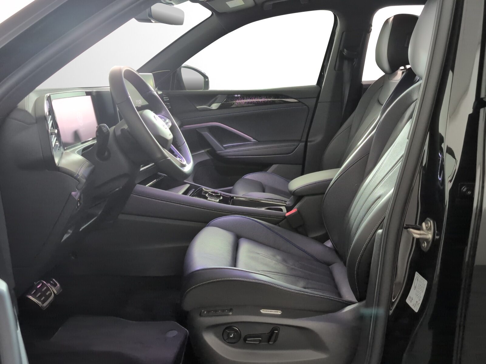 VW Tiguan R-Line UNITED, Essence, Occasion / Utilisé, Automatique - 6
