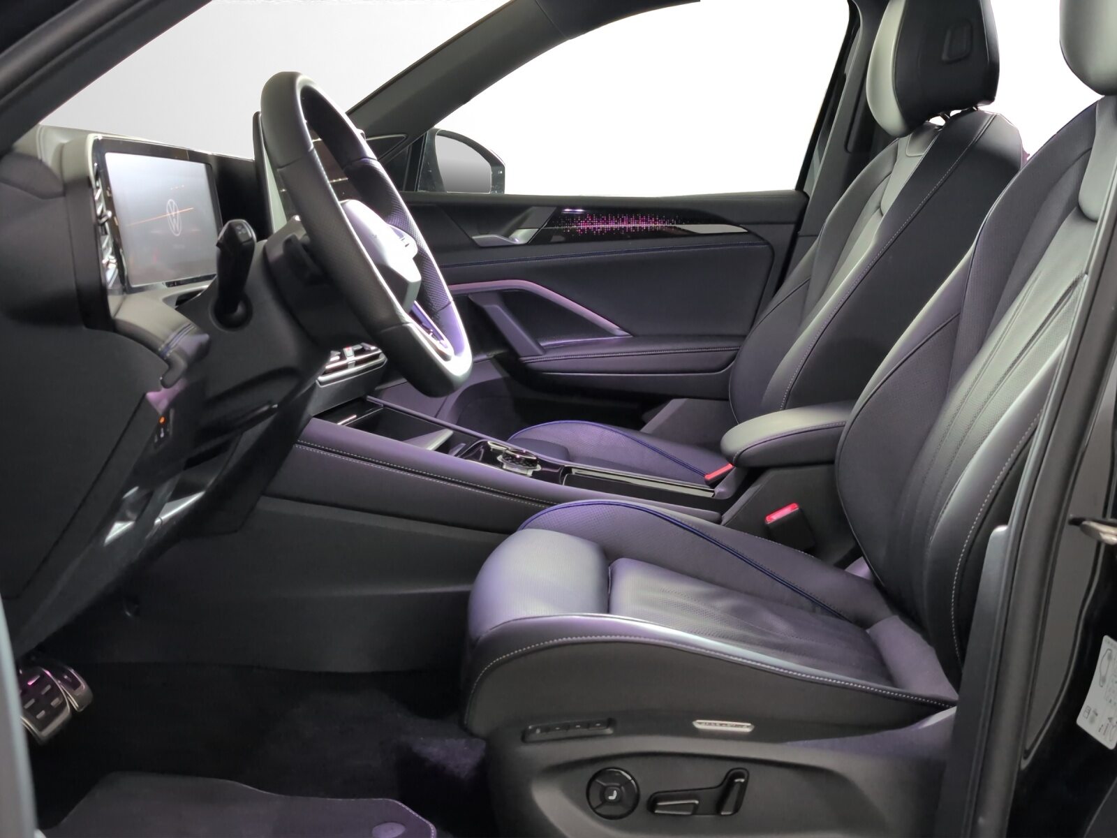 VW Tiguan R-Line UNITED, Essence, Occasion / Utilisé, Automatique - 6
