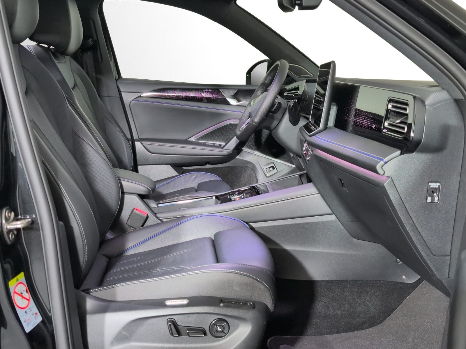 VW Tiguan R-Line UNITED, Essence, Occasion / Utilisé, Automatique - 7