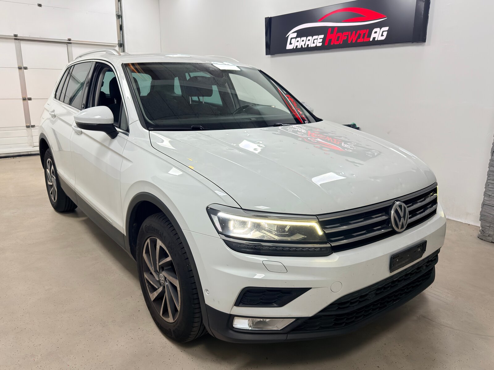 VW Tiguan 2.0 TDI SCR Comfortline 4Motion DSG hageschaden, Diesel, Second hand / Used, Automatic - 2