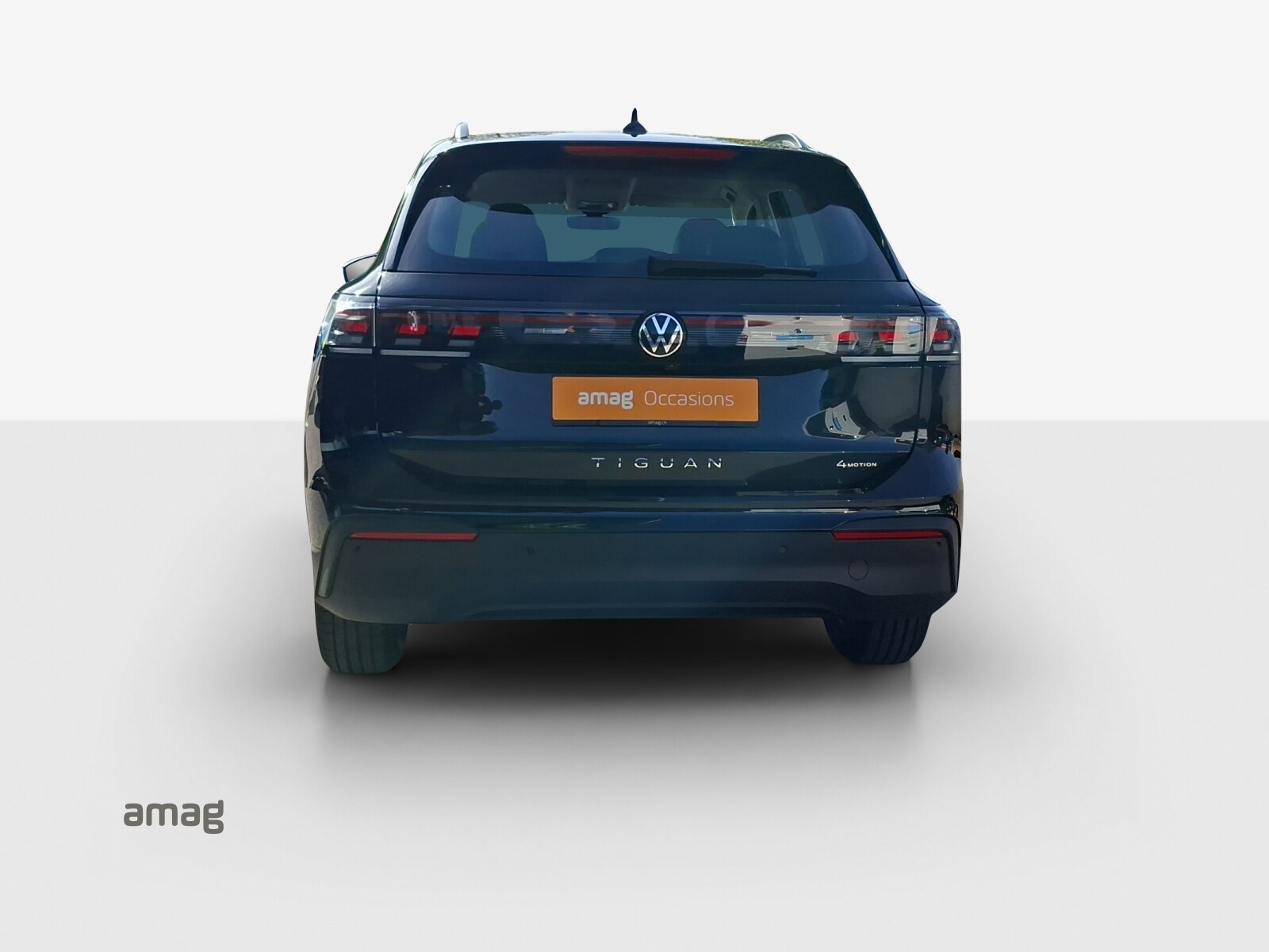VW Tiguan Life, Petrol, Second hand / Used, Automatic - 4