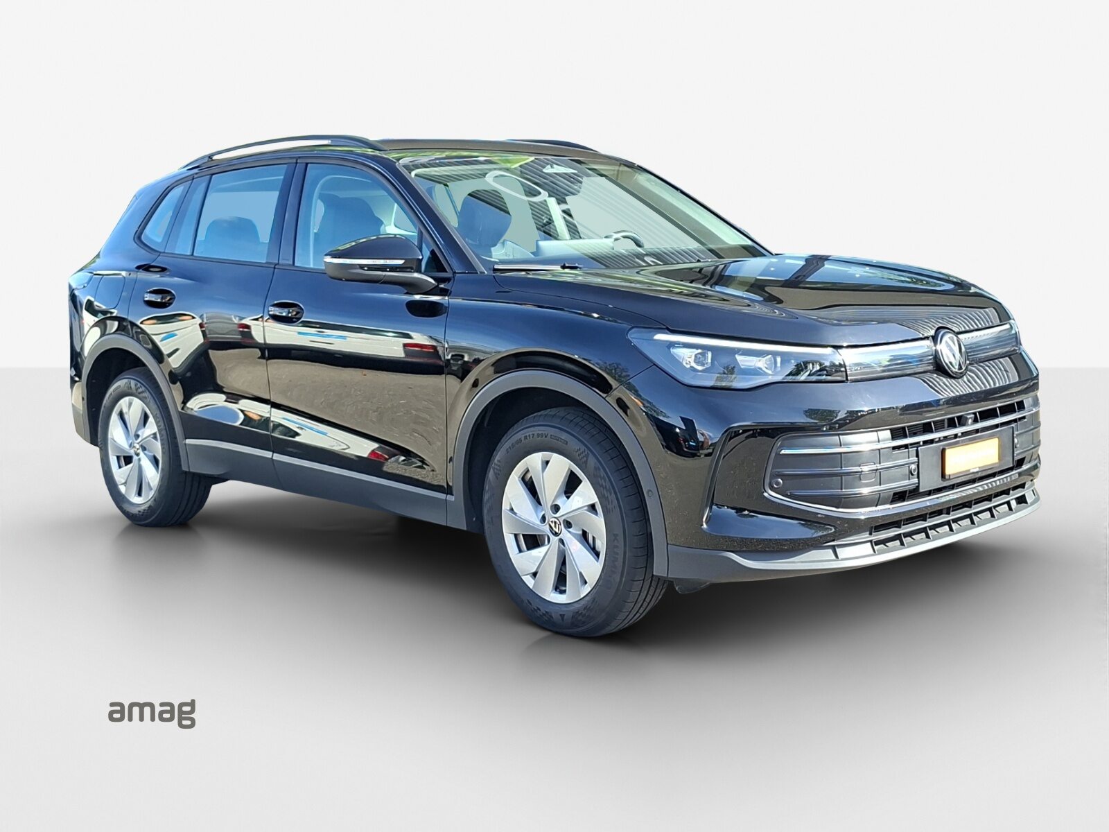 VW Tiguan Life, Petrol, Second hand / Used, Automatic - 6