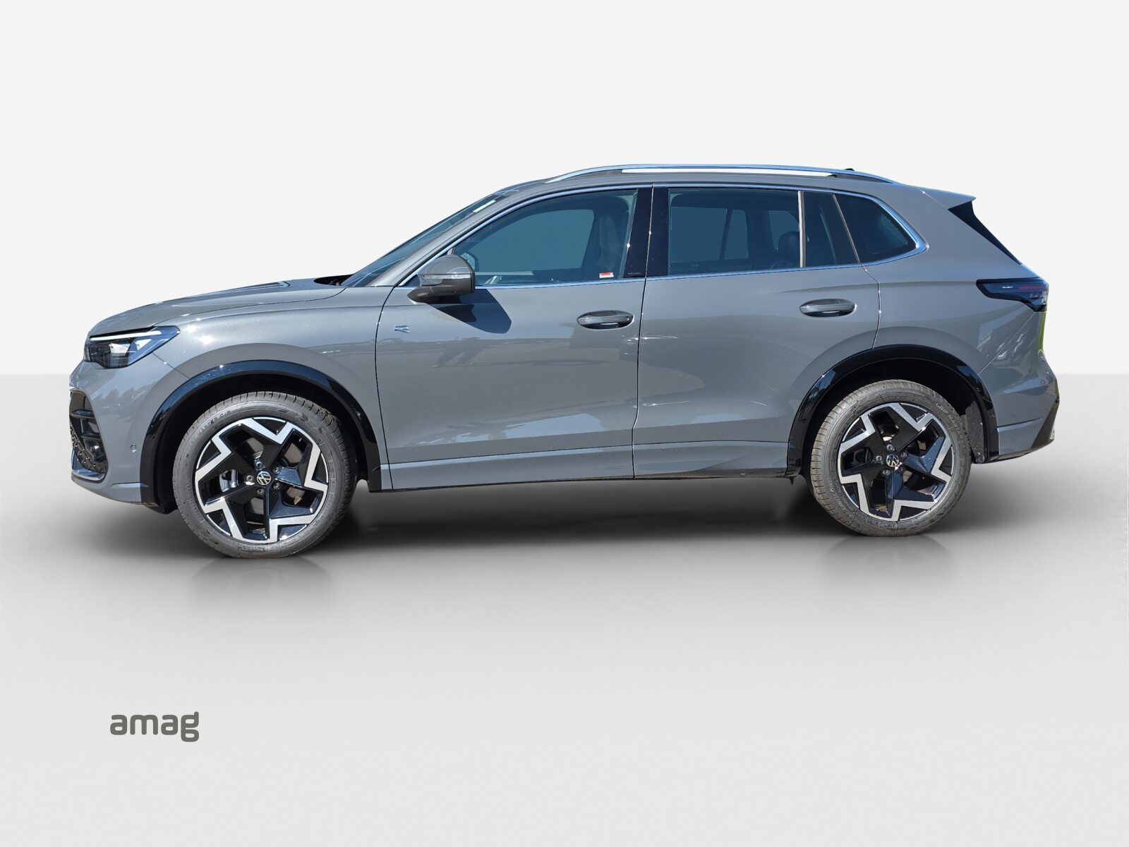 VW Tiguan R-Line, Petrol, Second hand / Used, Automatic - 2