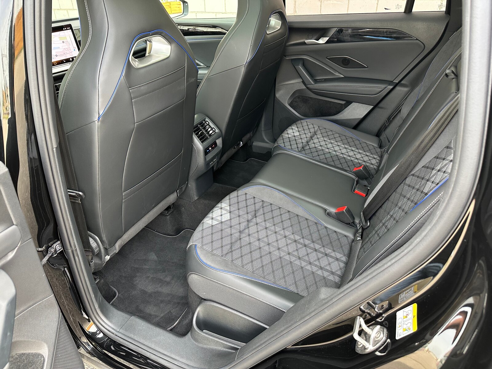 VW Tiguan 2.0 TDI 193PS R-Line Black-Style 4Motion DSG Top-Aus, Diesel, Occasion / Gebraucht, Automatik - 7