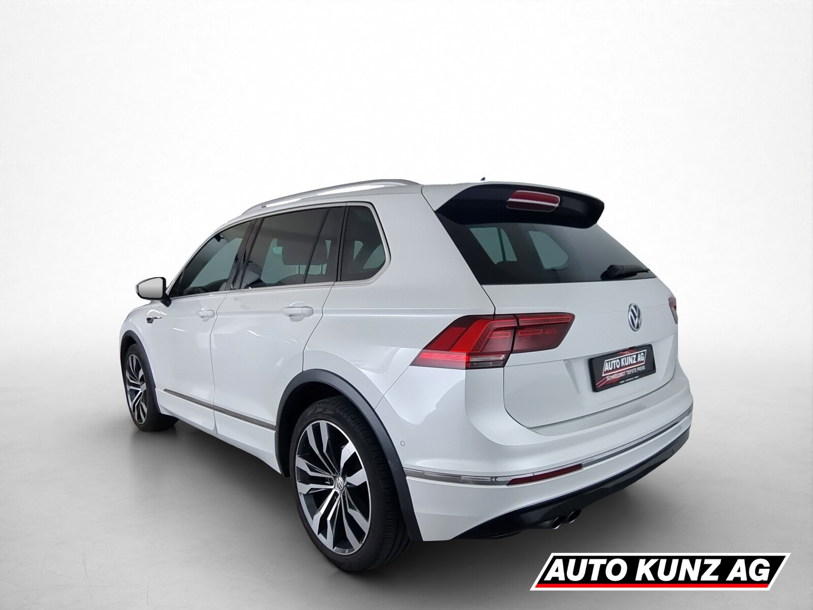 VW Tiguan 2.0 R-Line 4Motion DSG, Petrol, Second hand / Used, Automatic - 4