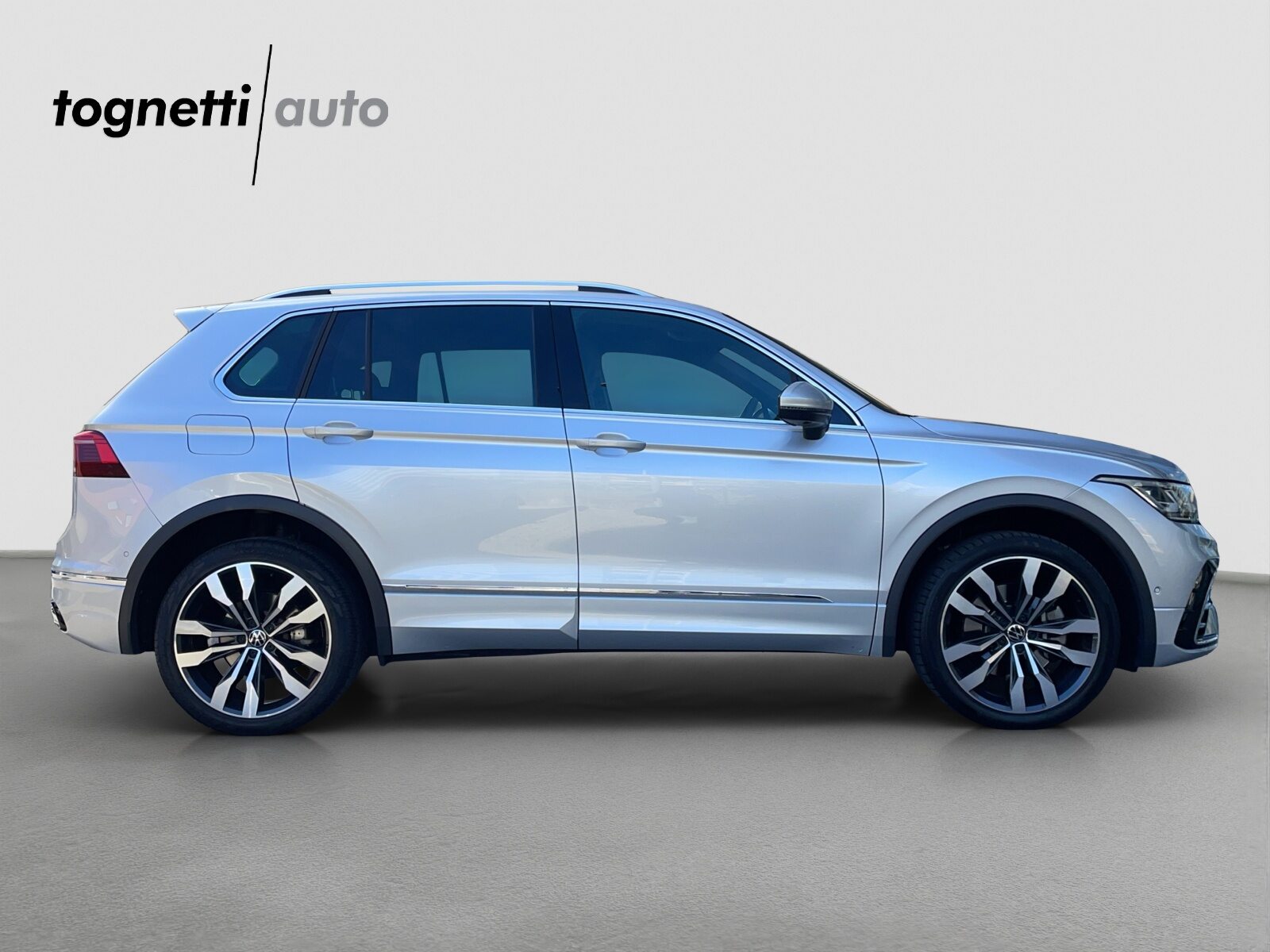 VW Tiguan R-Line SELECTION PHEV, Voll-Hybrid Benzin/Elektro, Occasion / Gebraucht, Automatik - 3