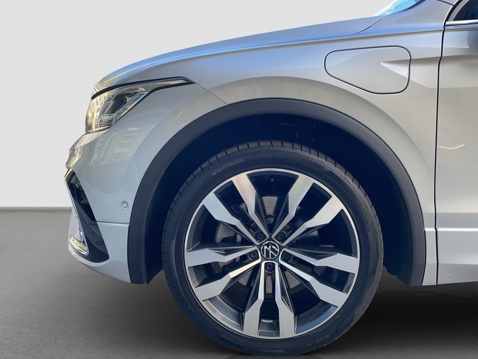 VW Tiguan R-Line SELECTION PHEV, Voll-Hybrid Benzin/Elektro, Occasion / Gebraucht, Automatik - 5